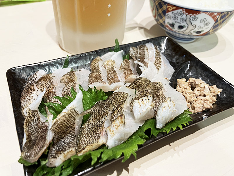 ガシラの焼き＆湯霜造りセットを肝醤油で